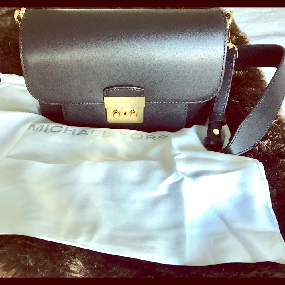 MK Sloan Editor Leather Black Crossbody!